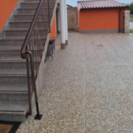 Apartment Dorina บูเย ภายนอก รูปภาพ