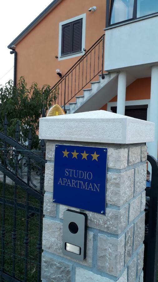 Apartment Dorina บูเย ภายนอก รูปภาพ