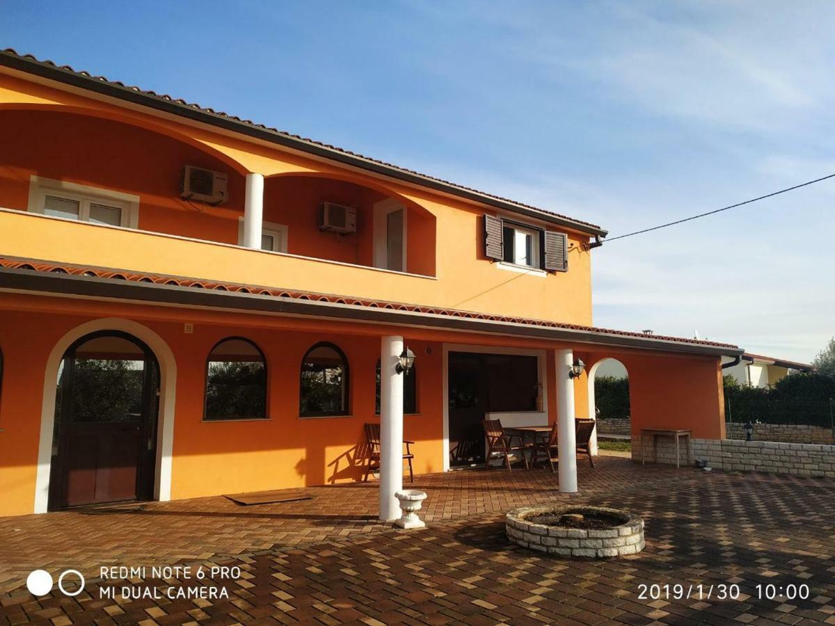 Apartment Dorina บูเย ภายนอก รูปภาพ