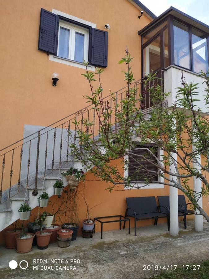 Apartment Dorina บูเย ภายนอก รูปภาพ
