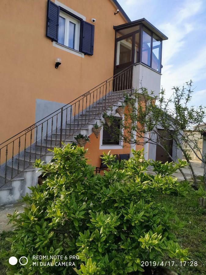 Apartment Dorina บูเย ภายนอก รูปภาพ