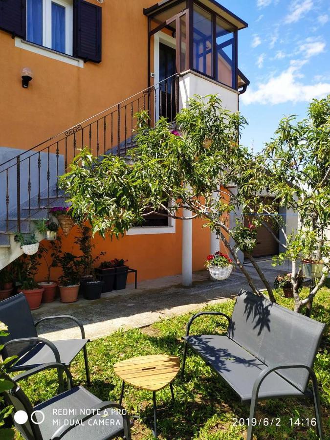Apartment Dorina บูเย ภายนอก รูปภาพ