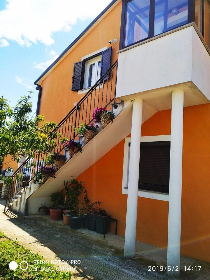 Apartment Dorina บูเย ภายนอก รูปภาพ